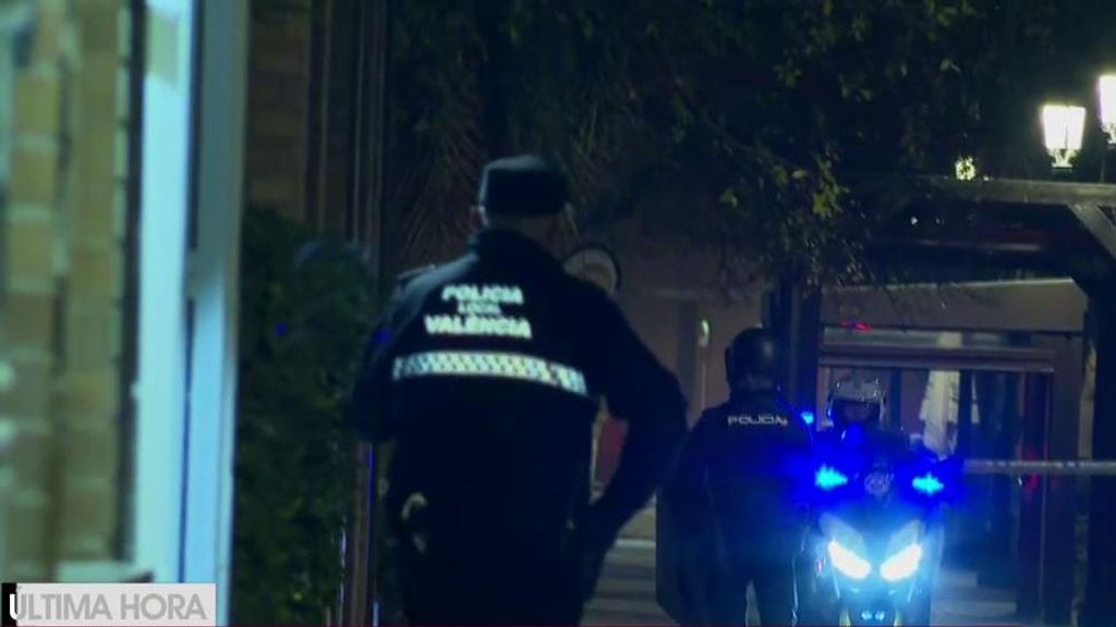 Última hora | Un hombre se atrinchera en su casa, armado con una escopeta en Valencia