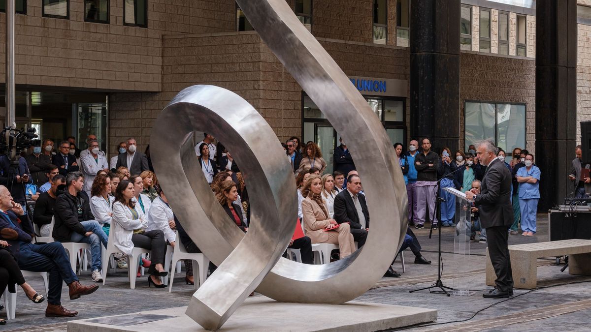 Una escultura recuerda en Gran Canaria el trabajo "a pulso" de los sanitarios contra la covid