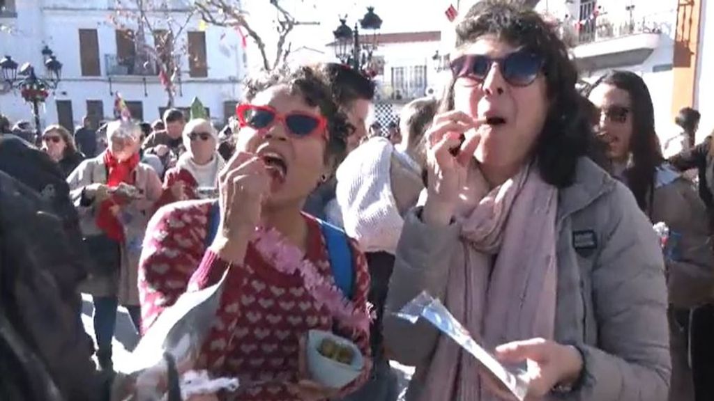 Jabugo, en Huelva, adelanta la despedida de 2023 con unas precampanadas con jamón