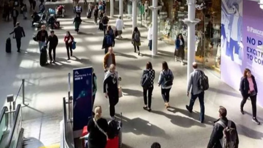 Eurostar restablece el servicio de trenes desde Londres tras suspenderlo por la inundación de un túnel