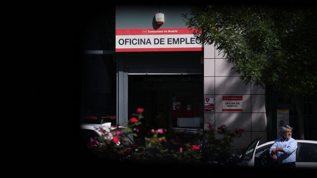 Archivo - Fachada de una oficina del SEPE, a 3 de octubre de 2023, en Madrid (España).