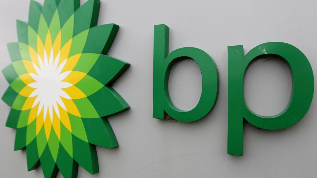 Archivo - FILED - 31 July 2022, United Kingdom, London: Undated photo of BP's logo.