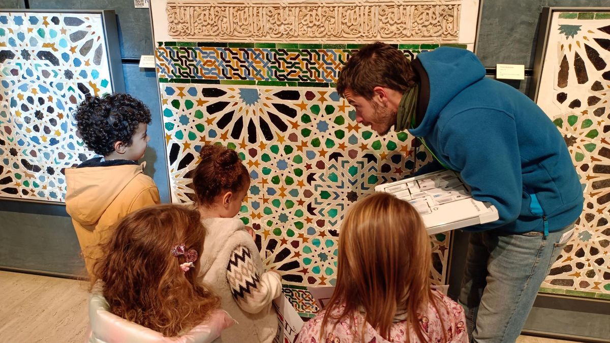 Taller con niños en la Alhambra.