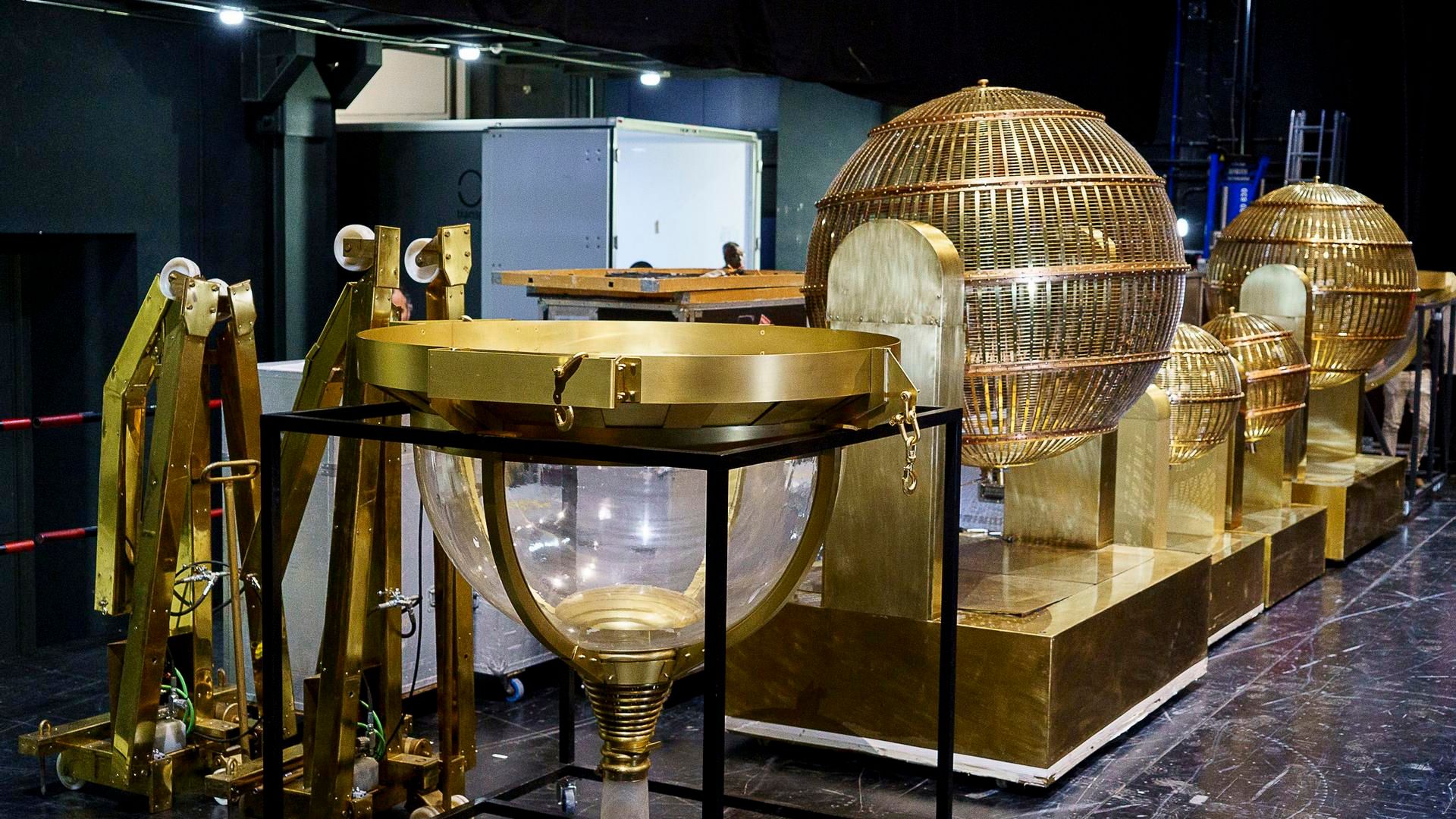 Los bombos del Sorteo Extraordinario de Navidad en el Teatro Real