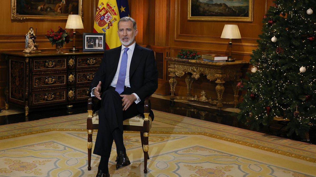 El Rey Felipe VI ofrece su tradicional discurso de Nochebuena desde Zarzuela, en Madrid (España) a 24 de diciembre de 2023.