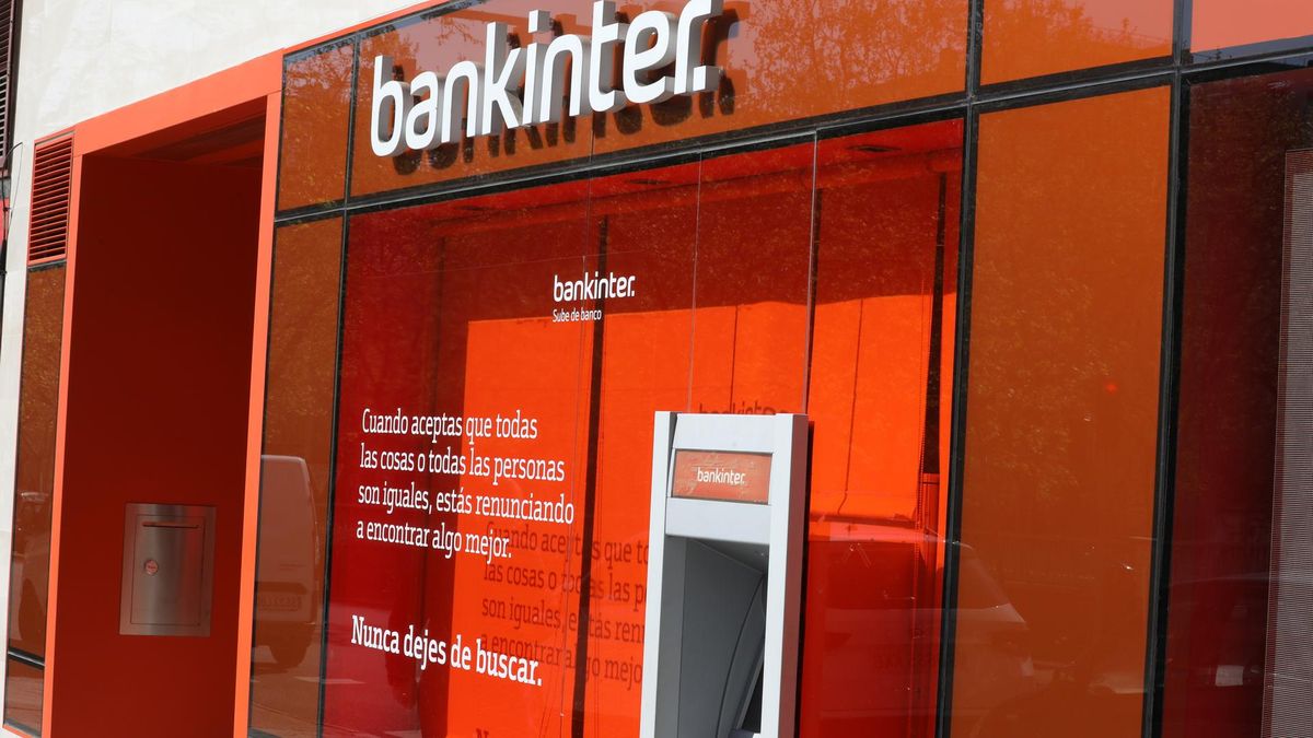 Archivo - Una de las oficinas del banco Bankinter de Madrid.