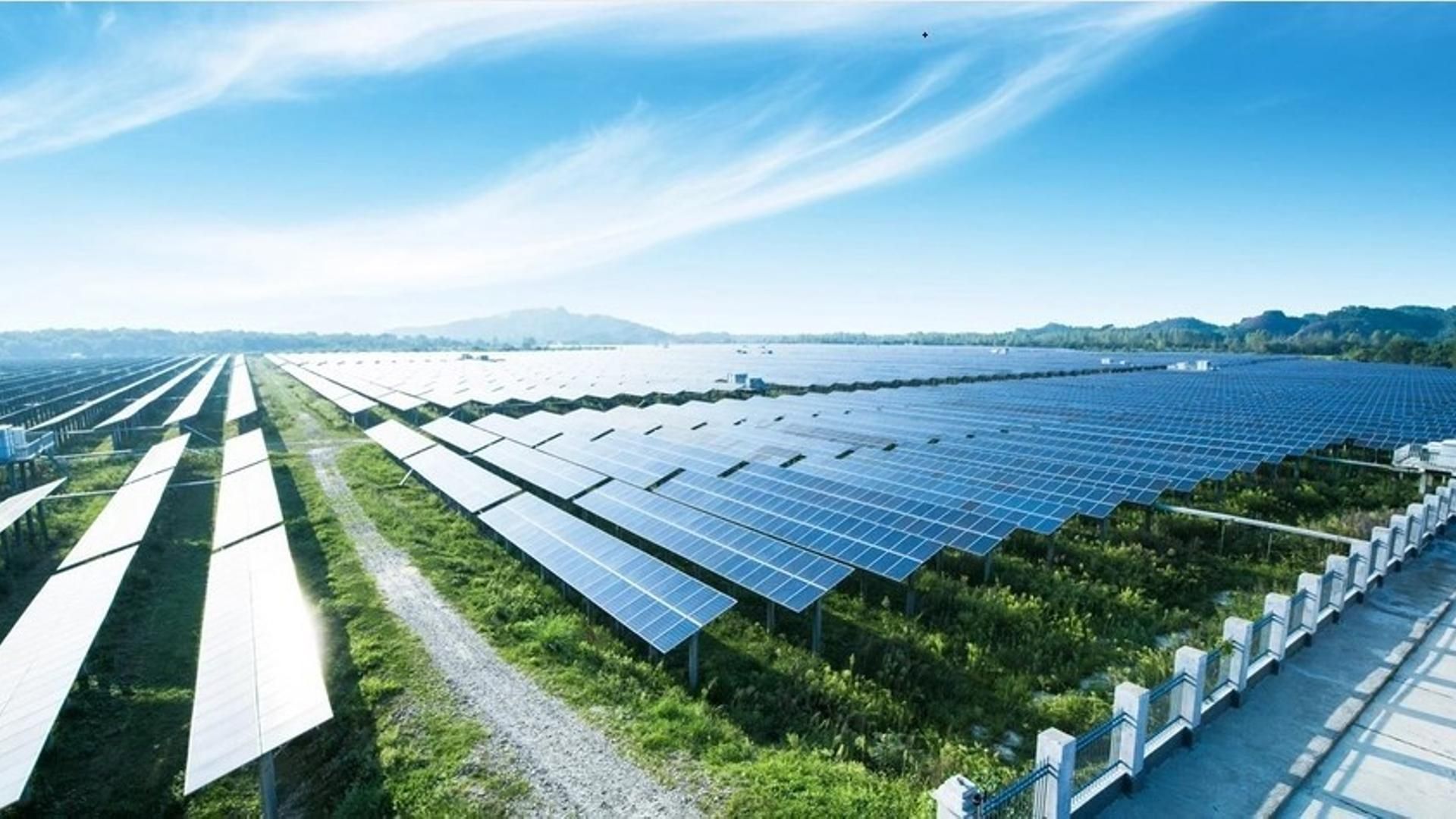 Archivo - Placas solares