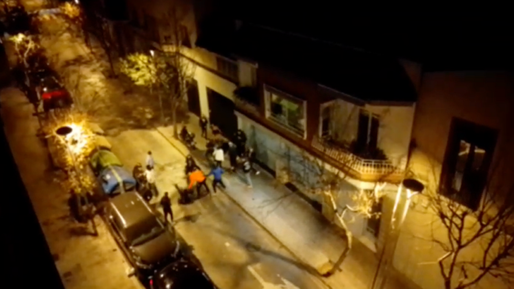 Las imágenes de la pelea a la salida de la discoteca en Sant Feliu de Llobregat
