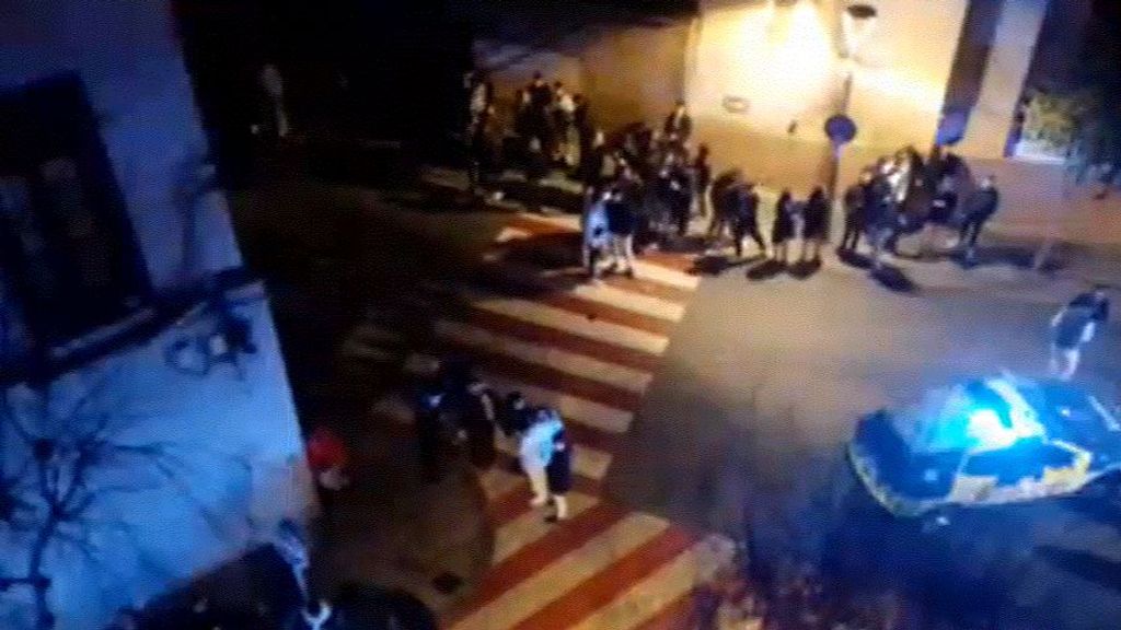 Pelea entre jóvenes a la salida de una discoteca en Sant Feliu de Llobregat