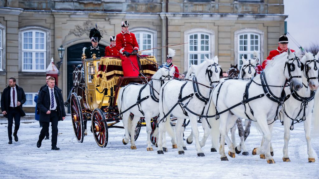 El último paseo en carruaje de la reina Margarita por las calles nevadas de Copenhague antes de su abdicación