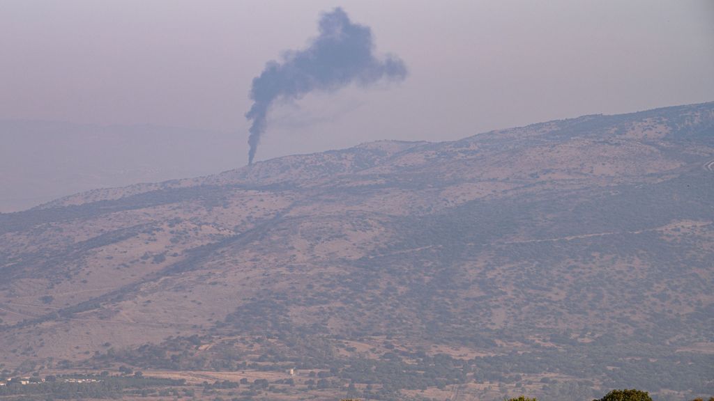 Columna de humo en el norte de Israel, cerca de la frontera con Líbano