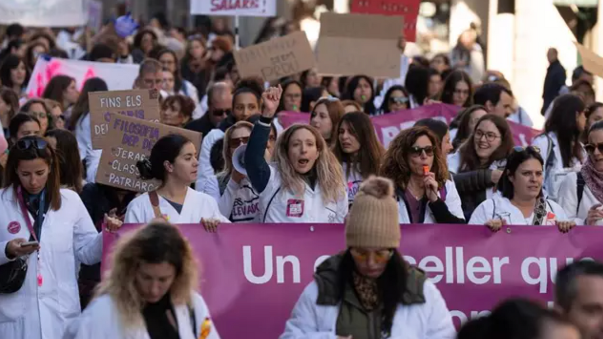El personal de enfermería mantiene la huelga indefinida en Cataluña tras la reunión institucional con Balcells