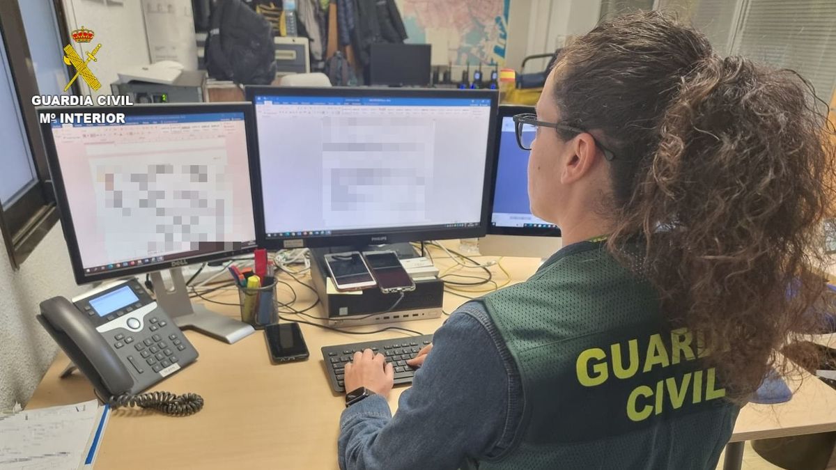 Guardia Civil está revisando el material pornográfico incautado al detenido