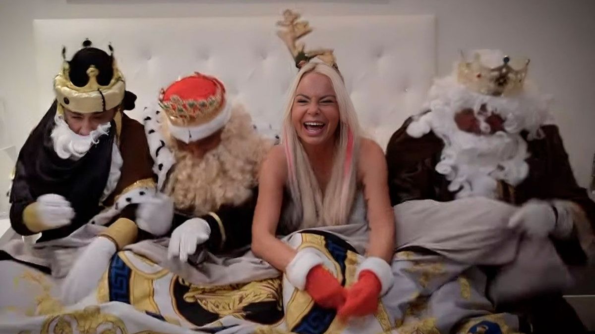 Leticia Sabater, con los Reyes Magos en uno de sus videoclips