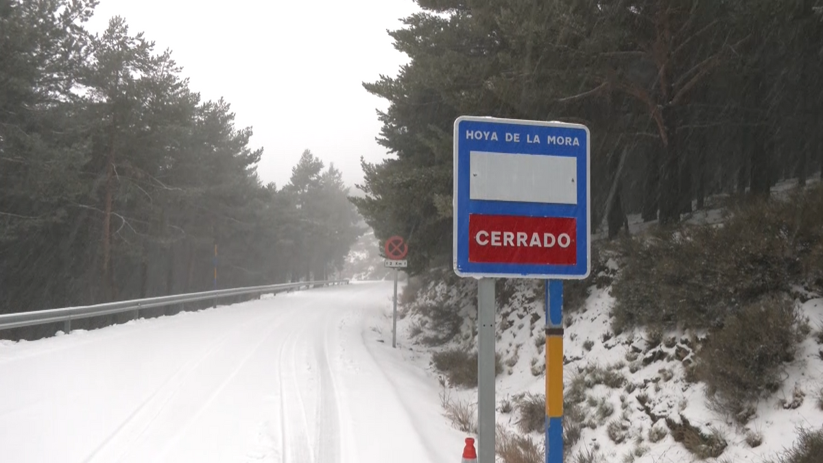 Carretera A 395 Sierra Nevada cortada