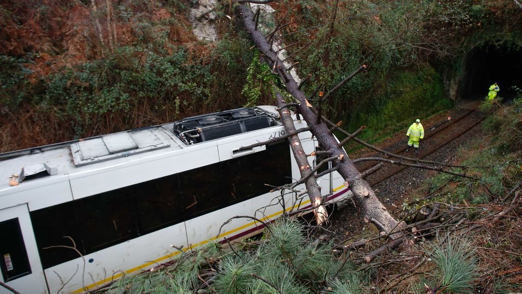 Descarrila un tren que cubría la línea Ferrol-Ribadeo: no hay heridos entre los pasajeros