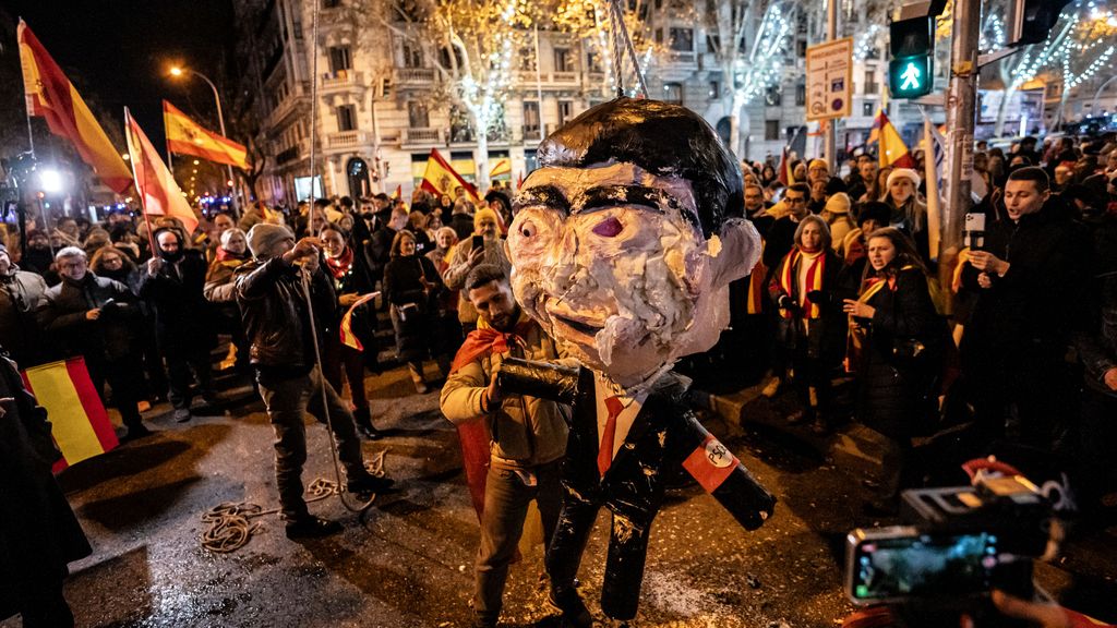 El PSOE denuncia en la Fiscalía la Nochevieja en Ferraz por delito de odio y señala a Vox