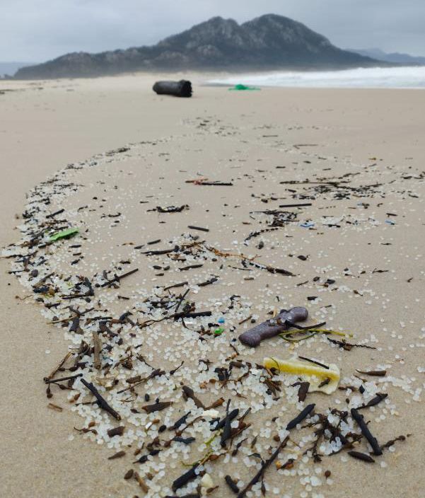 Pellets llegados a la Playa Area Maior de Louro, Muros (A Coruña)