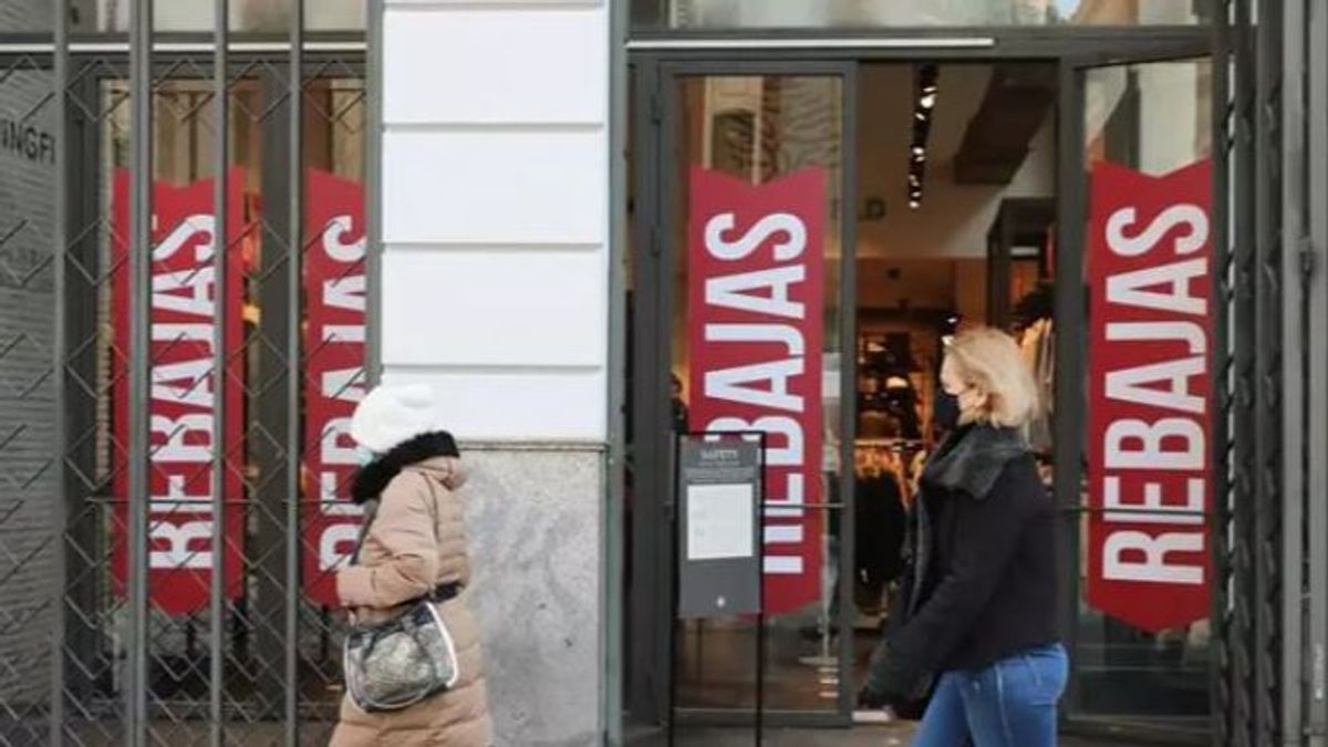 Pull&Bear y Uniqlo alertan a los consumidores de posibles webs fraudulentas durante las rebajas