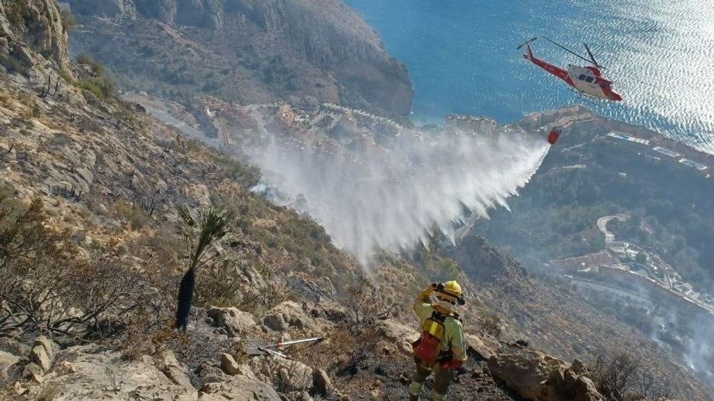 Estabilizado el incendio de Altea y autorizada la vuelta de los desalojados