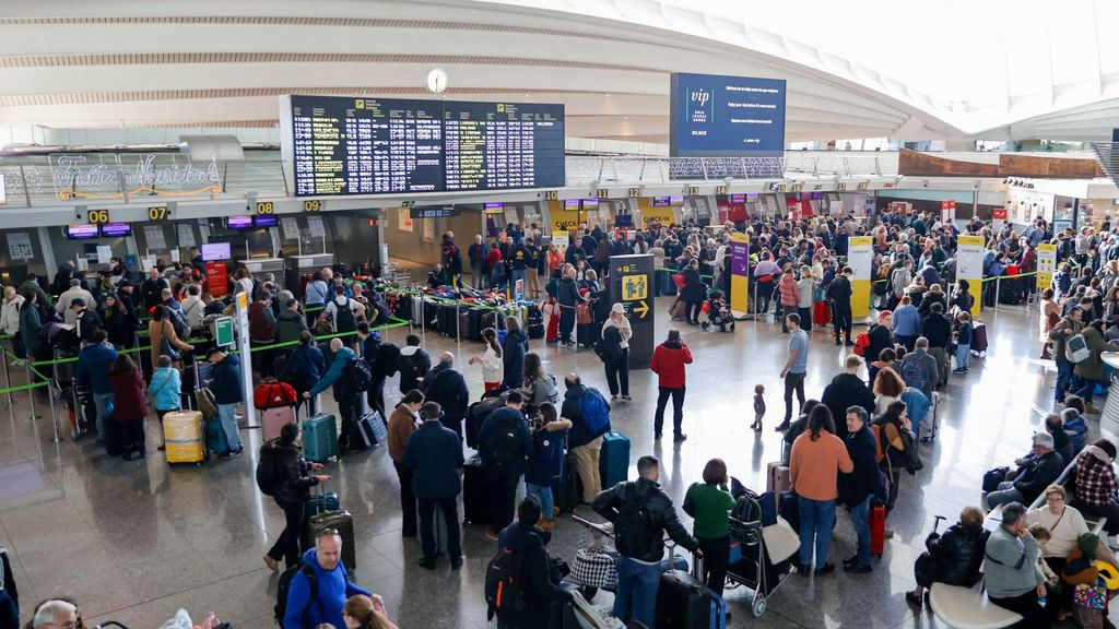 El último día de la huelga de ‘handling‘ ahonda en la desesperación de los viajeros: vuelos cancelados, retrasos y equipajes 'perdidos'