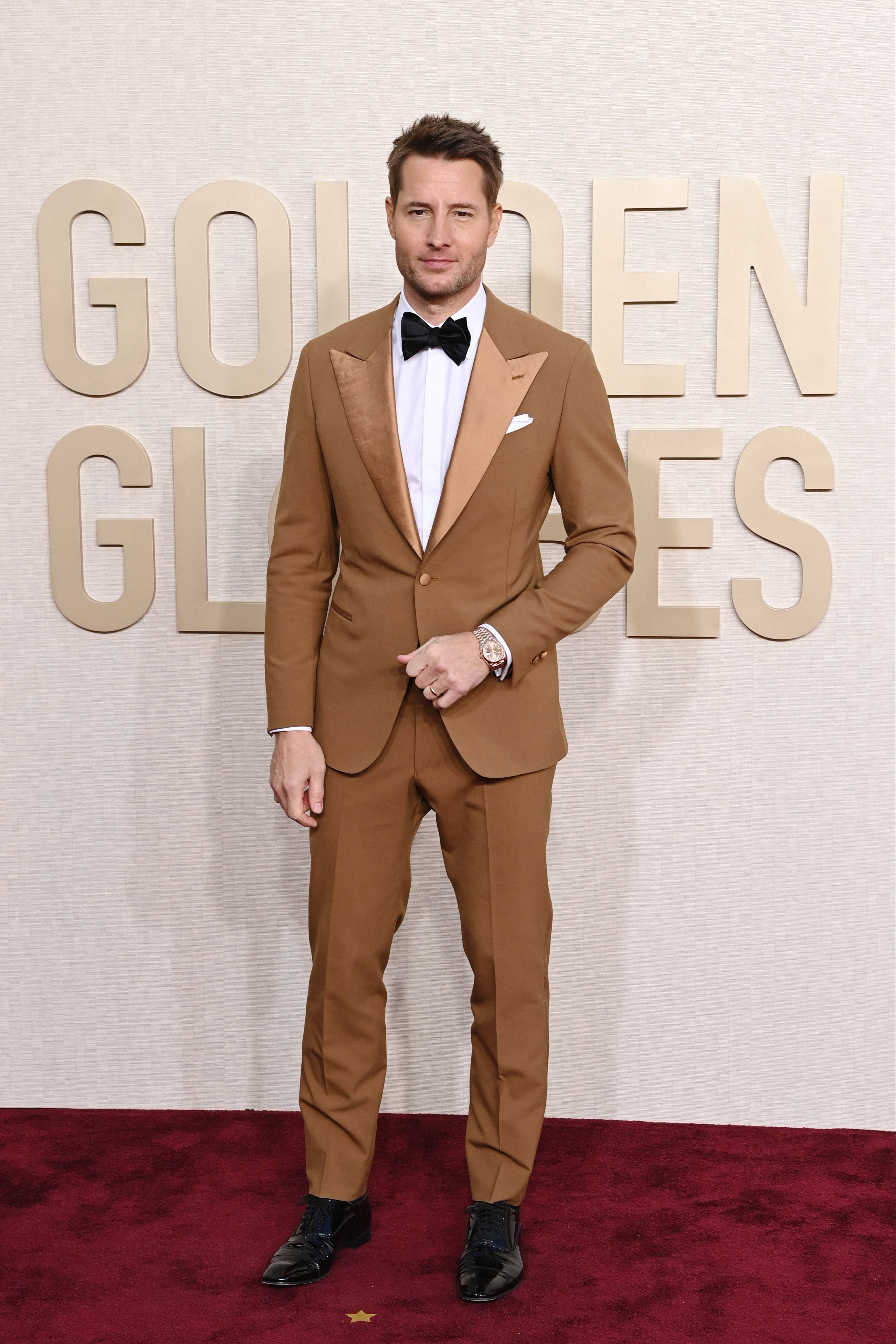 Justin Hartley, en los Globos de Oro 2024