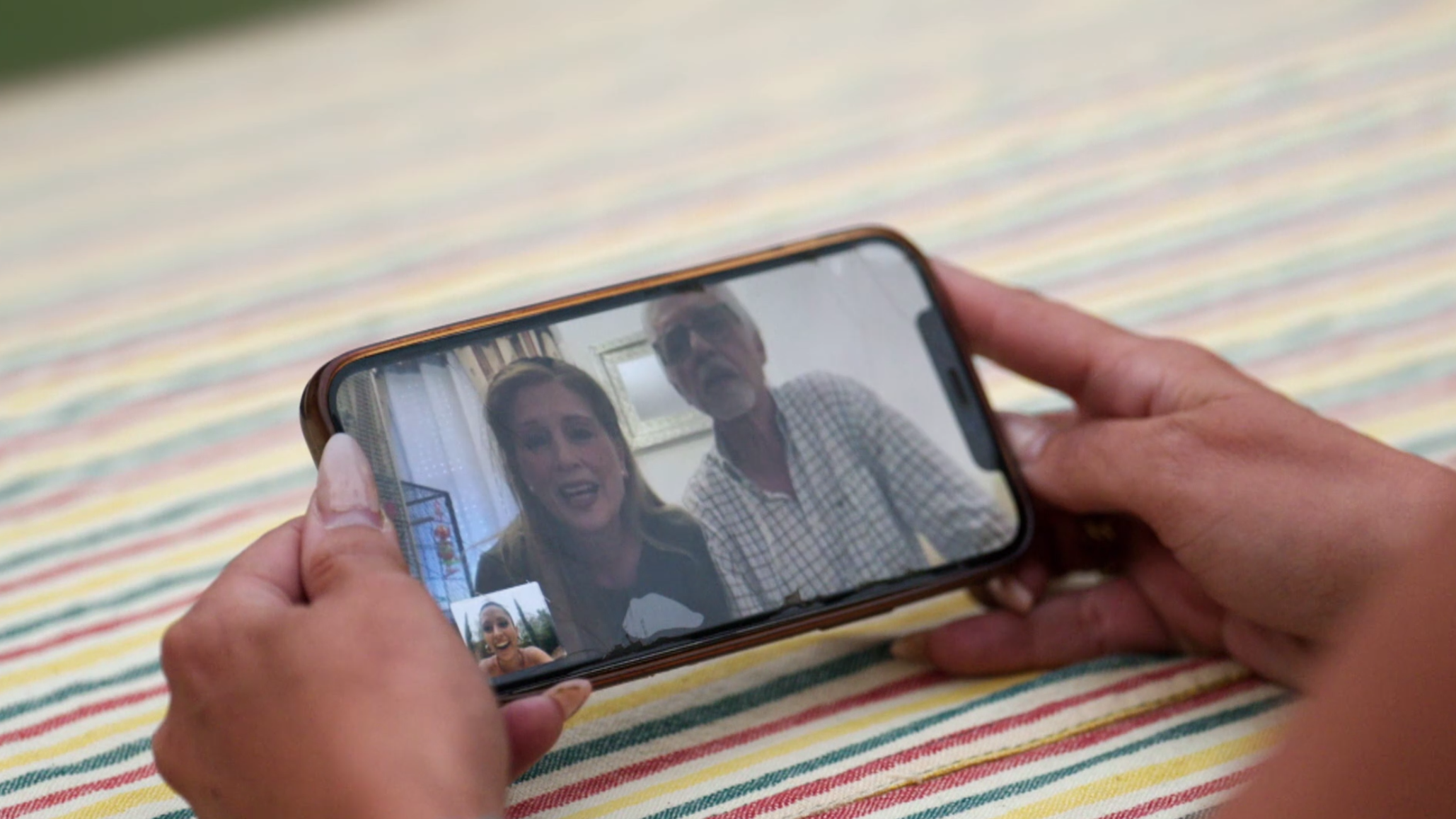 La reacción de los padres de Inma a su rapado: "Que me he vuelto budista"