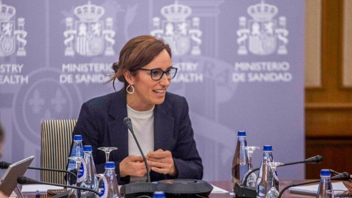 Mónica García justifica la obligatoriedad de las mascarillas en centros sanitarios: “No es ningún drama, es una medida de primer orden básica”