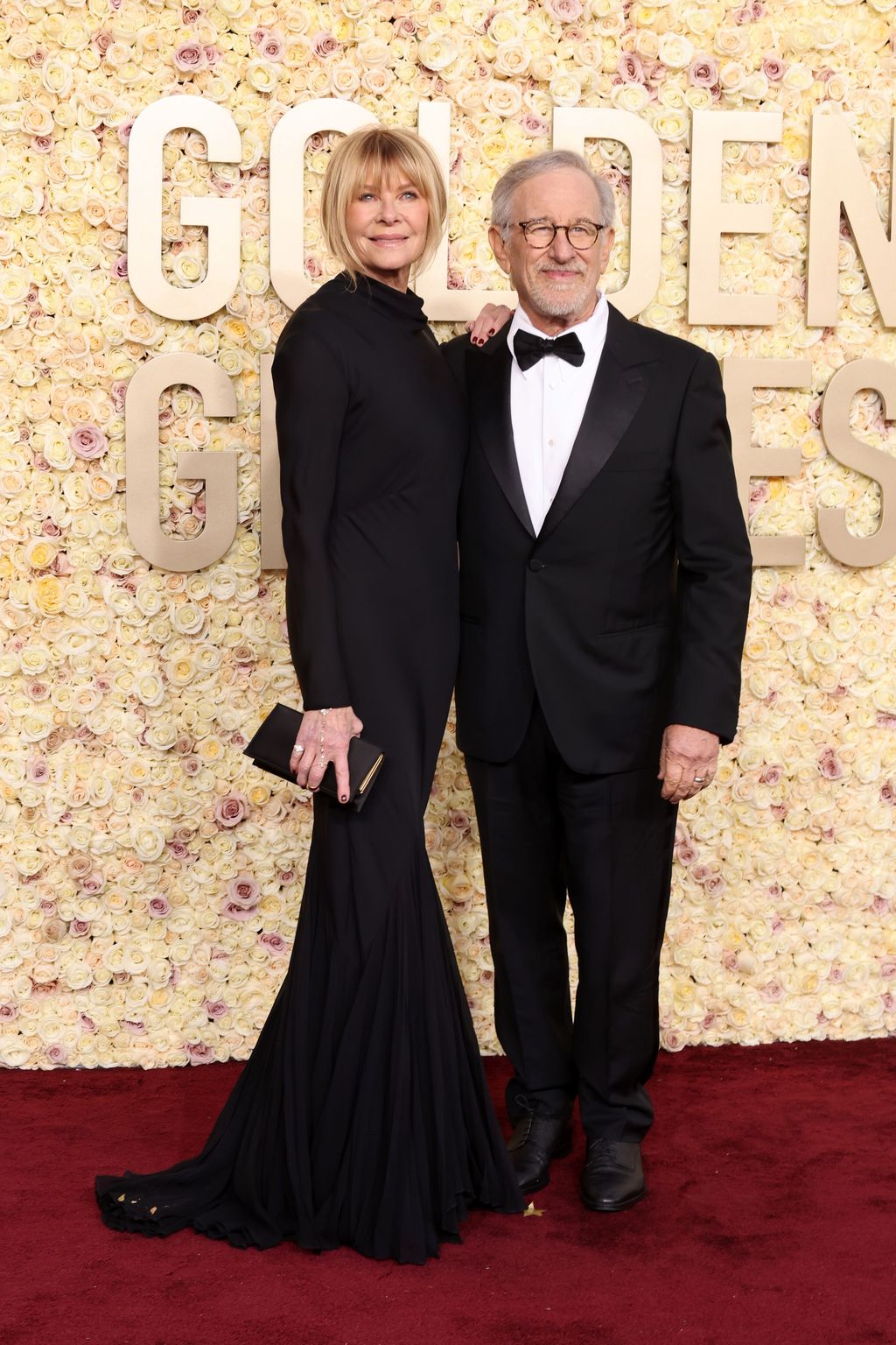 Steven Spielberg y su mujer, Kate Capshaw, en los Globos de Oro 2024
