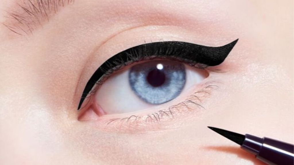 El eyeliner es uno de los grandes imprescindibles del maquillaje