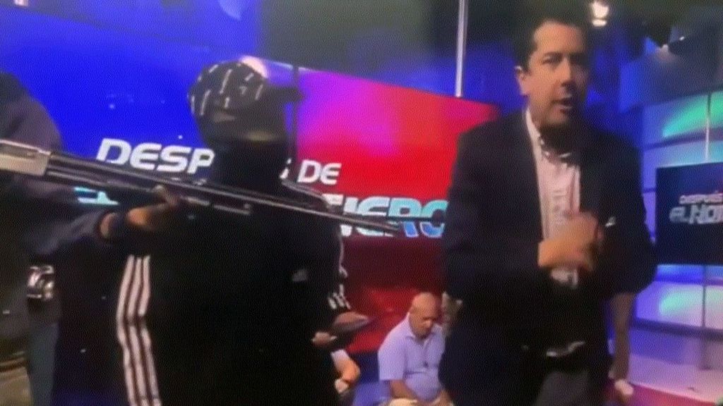 Asaltan en directo el canal público TC en Ecuador: "No se juega con la mafia"