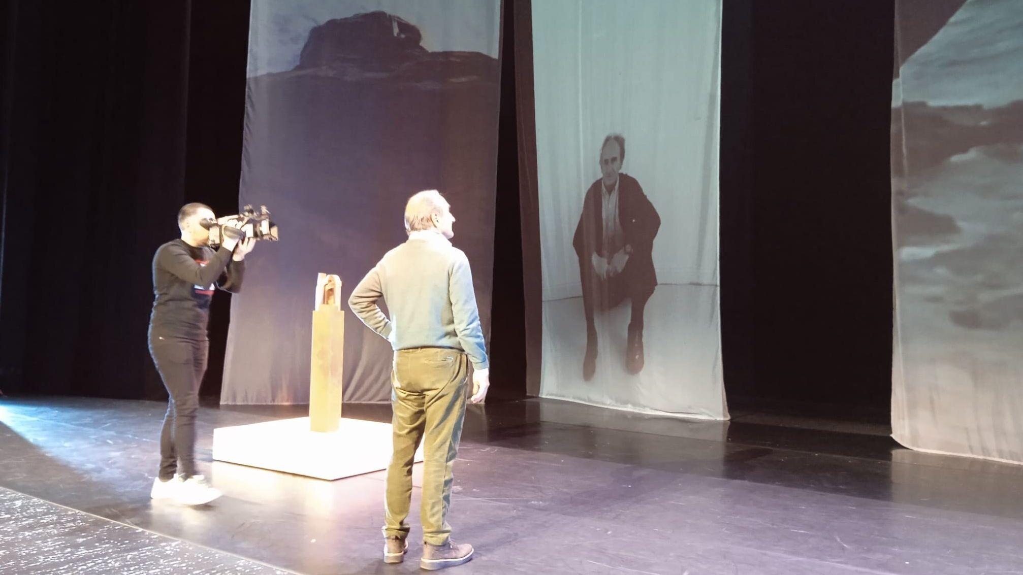 Luis Chillida supervisa el homenaje que se celebrará el 10 de enero en el Teatro Victoria Eugenia de San Sebastián