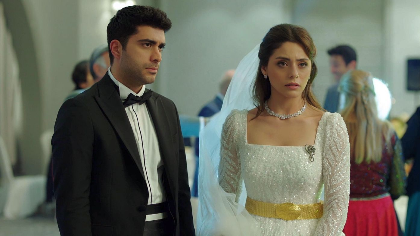 Ver 'Capítulo 9 x Temporada 1 completo online' Mundos opuestos mitele