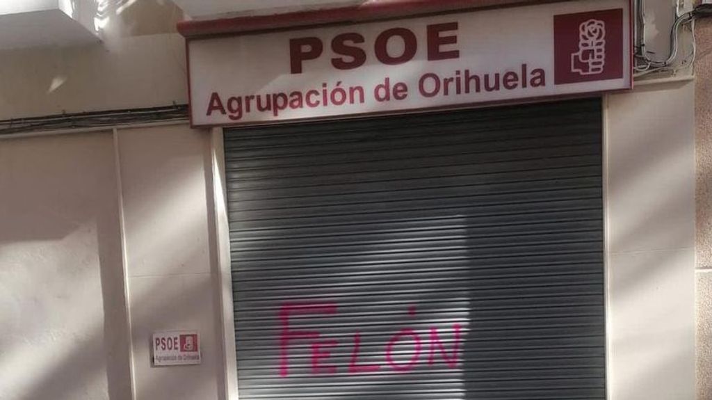 Pintada en la sede del PSOE de Orihuela