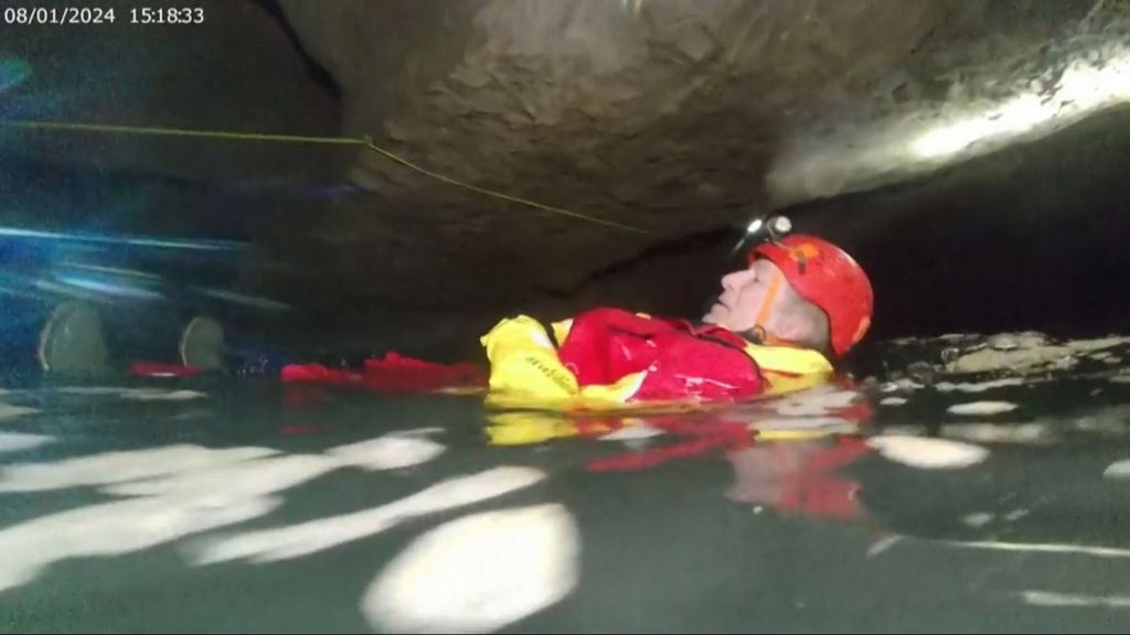 Rescatan a las cinco personas atrapadas en una cueva de Eslovenia