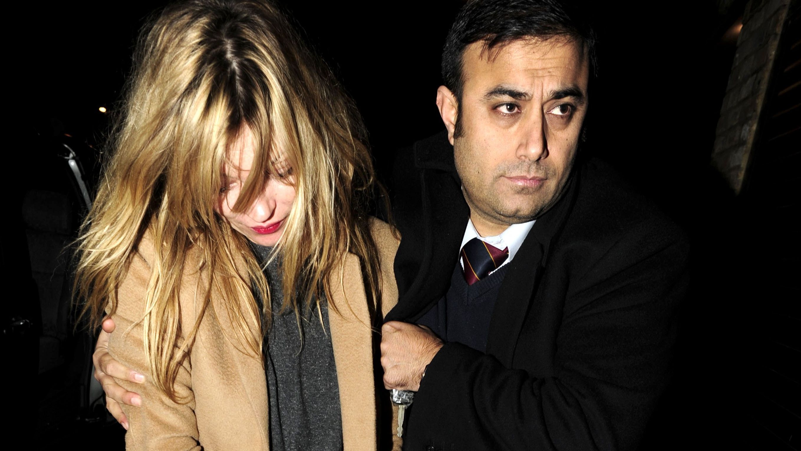 Kate Moss con mala pinta saliendo del club Groucho en Londres 09.FEBRUARY.2011. LONDON