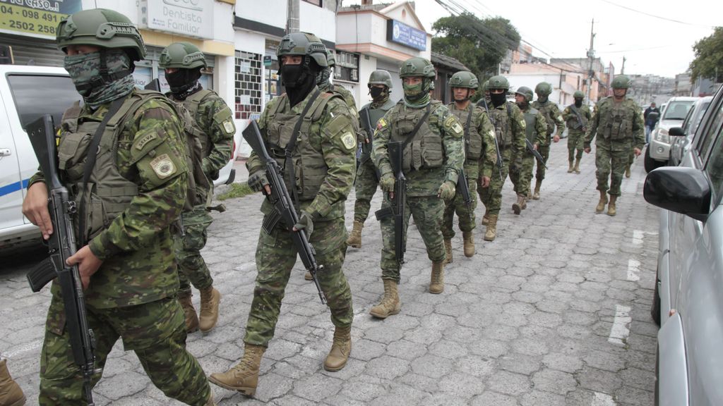 Ecuador detiene a más de 300 “terroristas” en 24 horas mientras sigue la violencia en las calles: “Estamos en estado de guerra”