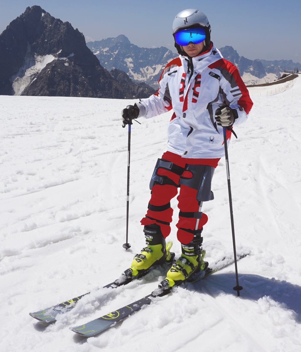 Un esquiador, con el exoesqueleto puesto