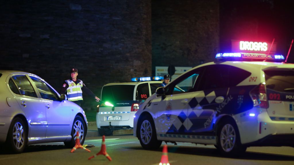 Una patrulla observó a un varón introducirse en un turismo llevando en la mano lo que parecía una consumición alcoholica