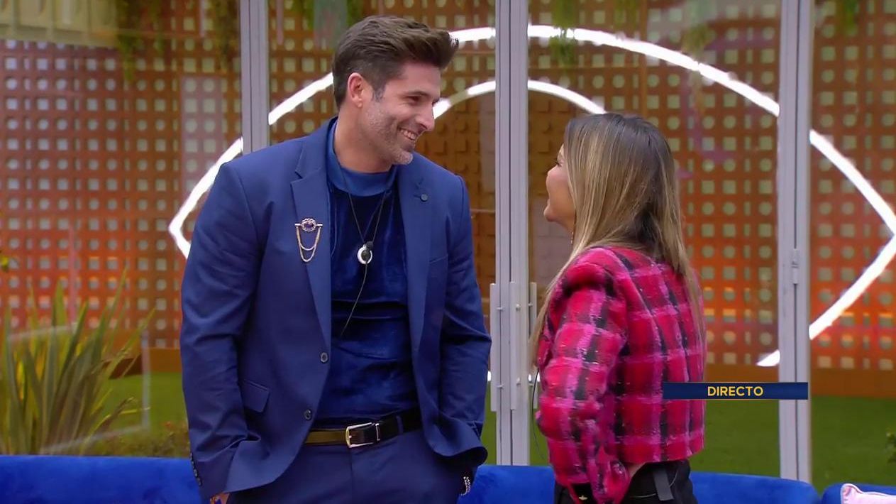 Efrén Reyero y Marta López entran como pareja sin estar juntos... pero sí revueltos