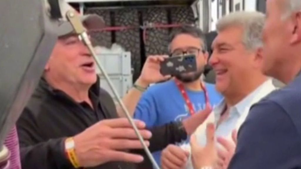 Carlos Sainz y la respuesta a Laporta sobre pegarse una pegatina del Barça: "Me estás pidiendo mucho"