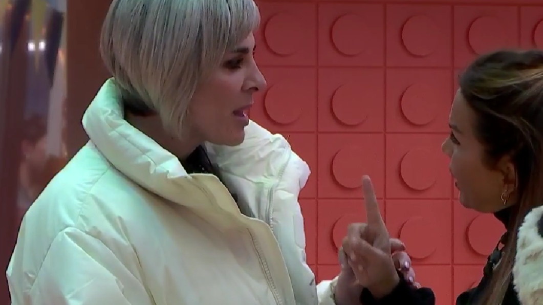 Marta le canta las cuarenta a Ana María