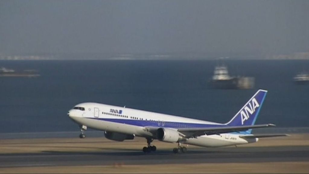 Nuevo incidente de un Boeing 737 en Japón: se agrieta una ventanilla en pleno vuelo