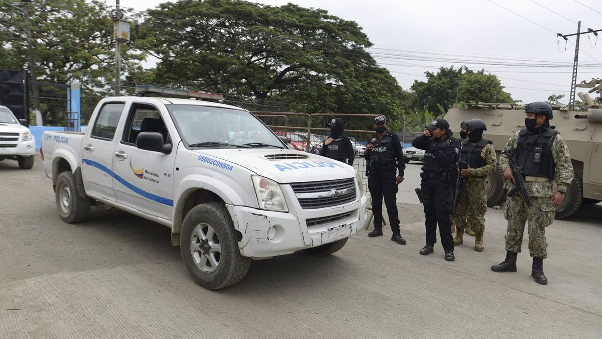 Policía en la Penitenciaría del Litoral, en Guayaquil, Ecuador