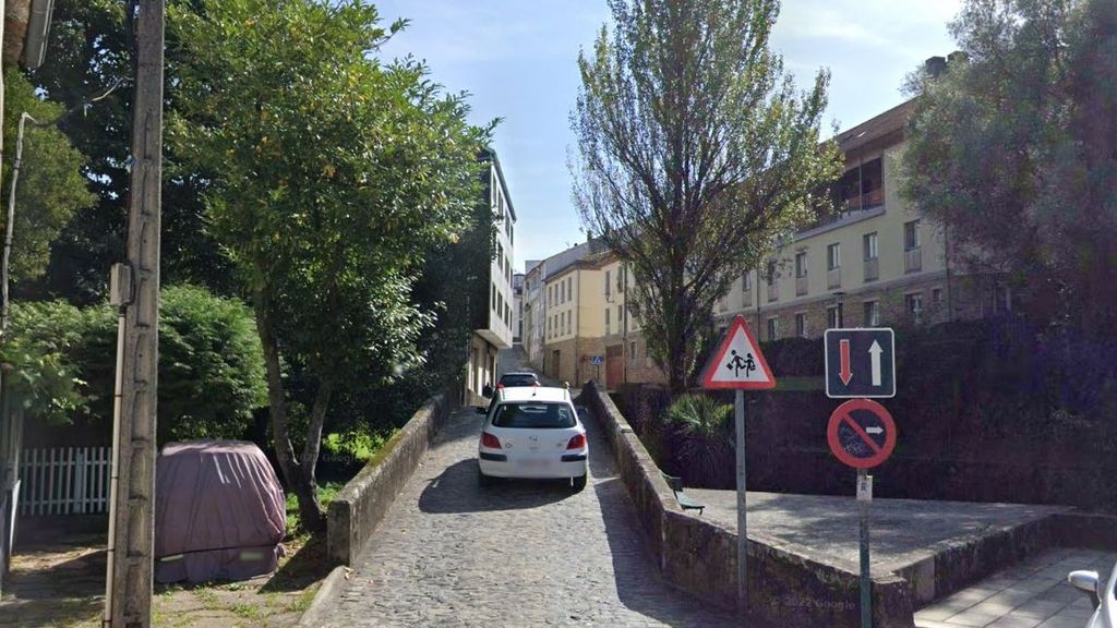 Puente de piedra sobre el río Sarela en Santiago de Compostela, A Coruña