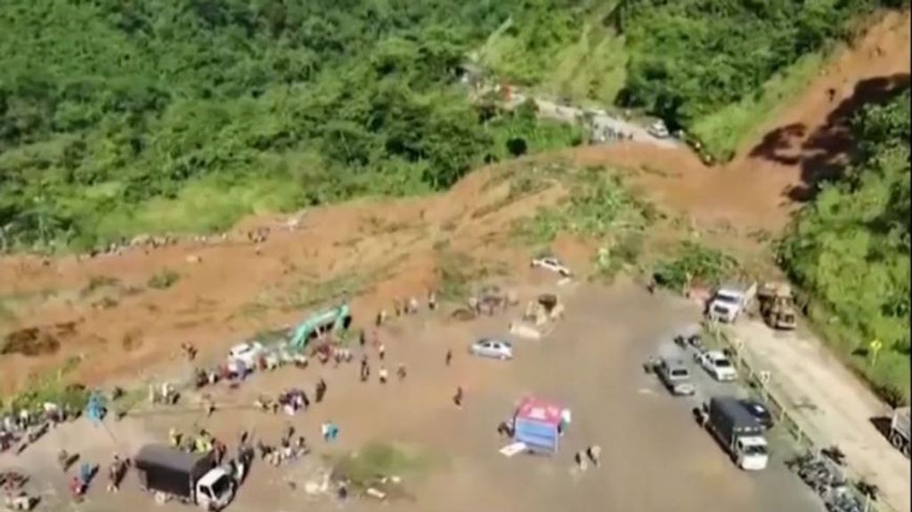 Una avalancha de tierra y lodo mata a 33 personas y deja otras 30 desaparecidas en Colombia