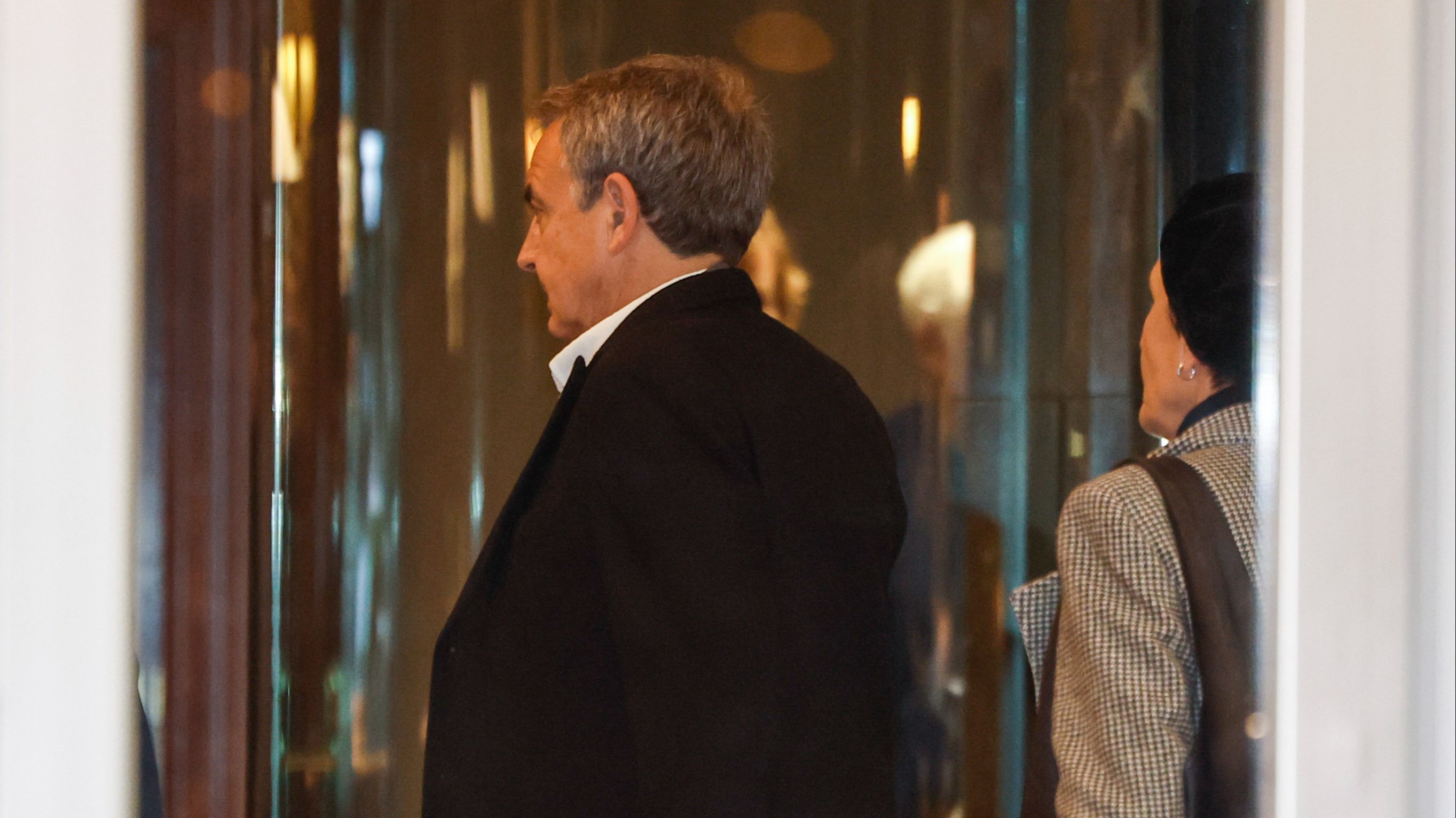 José Luis Rodríguez Zapatero acude a la capilla ardiente de Miguel Barroso