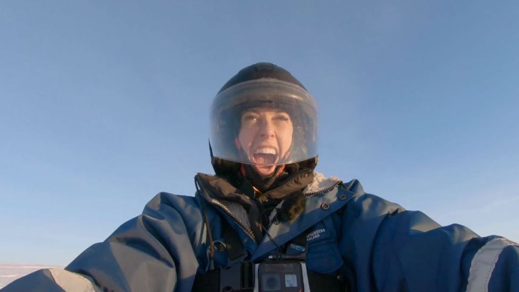 Jennifer Hermoso y Jesús Callejan recorren en moto el segundo glaciar más grande de Islandia