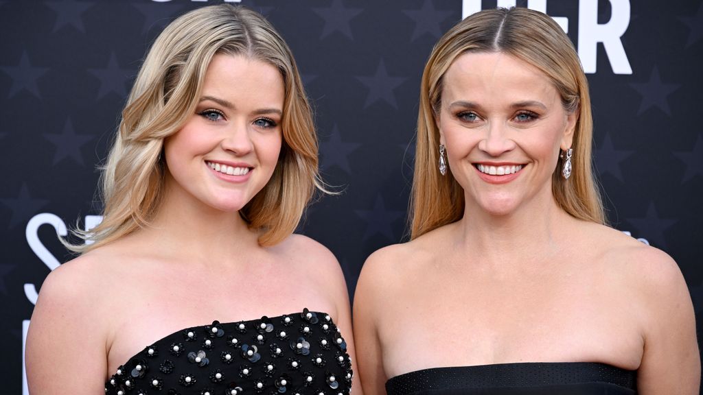 Reese Whiterspoon y Ava Phillippe, en la alfombra roja de los Critics Choise Awards