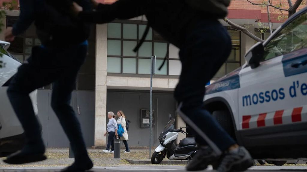 Un ladrón esconde siete móviles en sus calzoncillos tras robarlos en locales de ocio de Barcelona